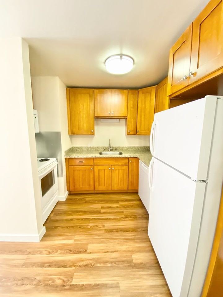 Summit Apartments - Photo 6 of 21