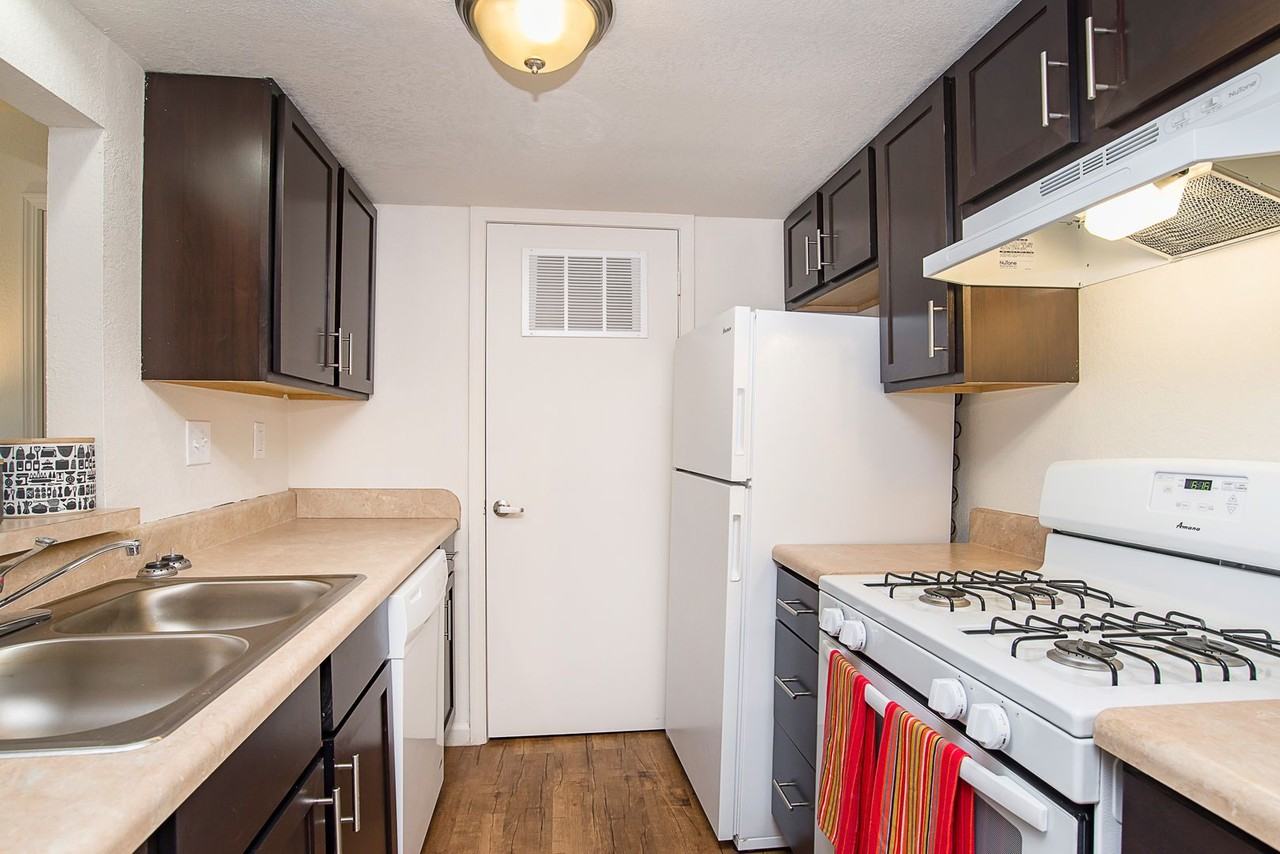 Villa Del Sol Apartments - Photo 6 of 50