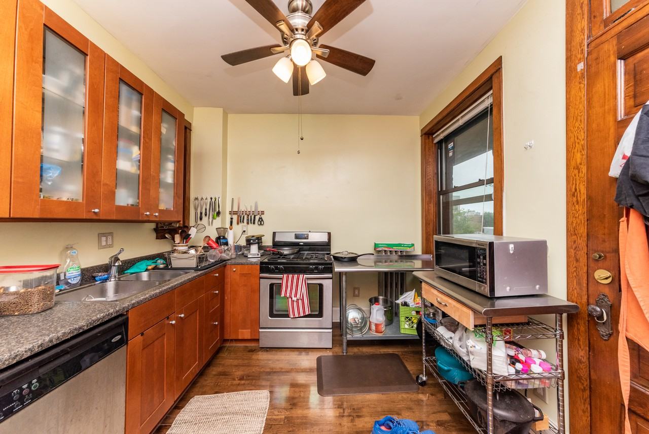 1513 W Winnemac Ave #2E - Photo 4 of 8