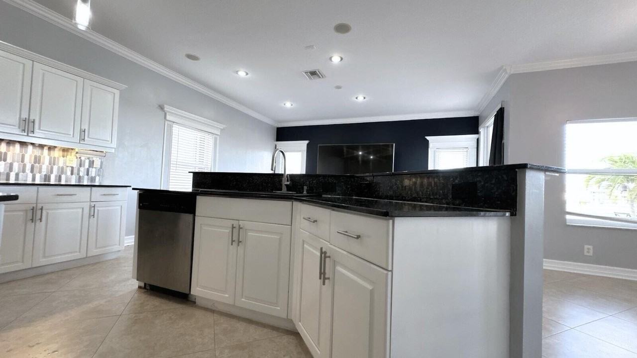 10391 Old Winston Ct - Photo 3 of 8