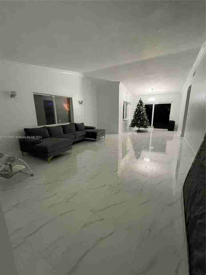 13229 Sw 9th Ln #13229 - Photo 3 of 8