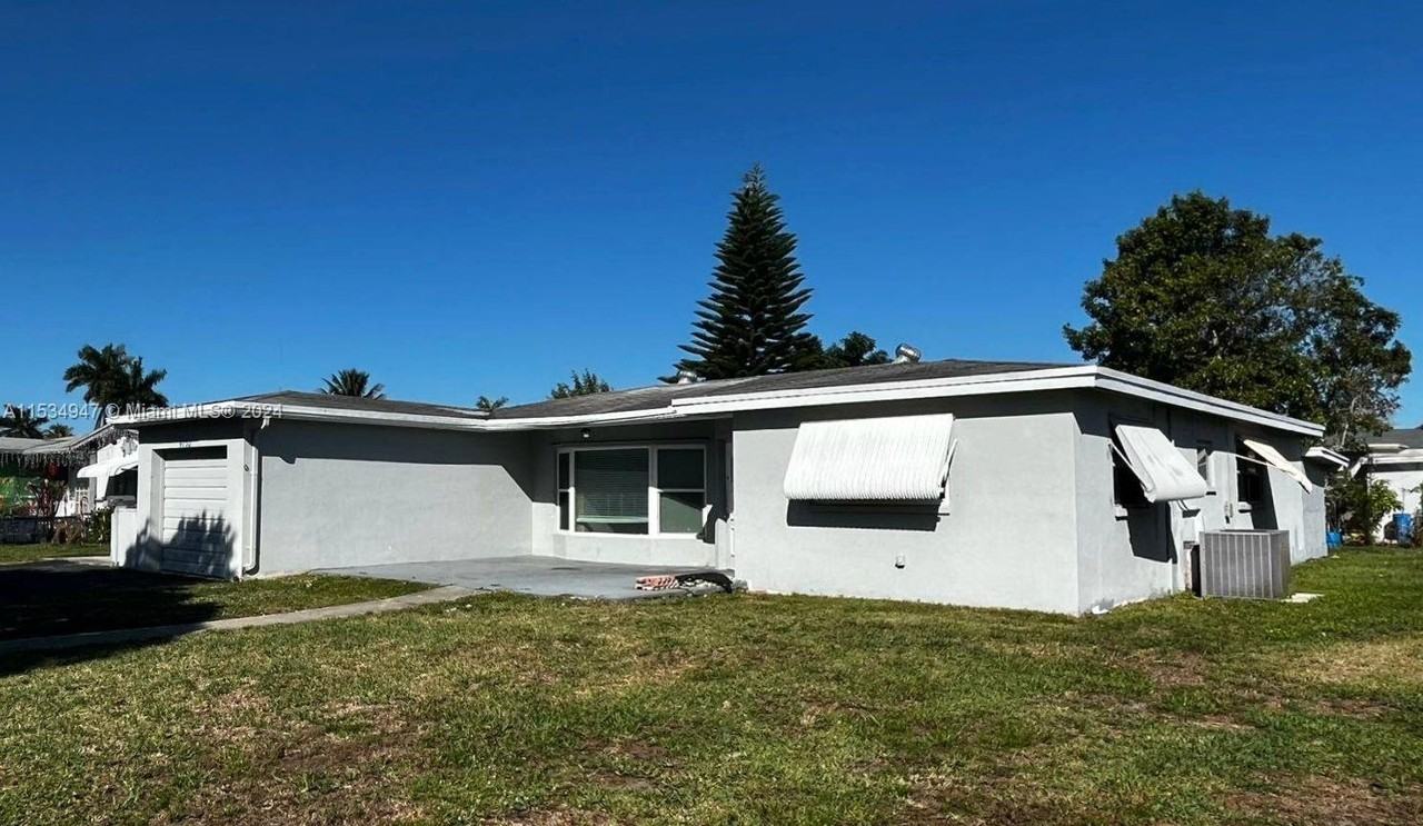 4753 Nw 41st St - Photo 2 of 8