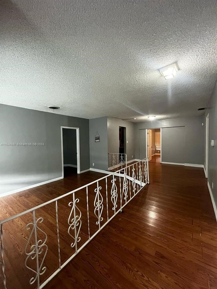 4753 Nw 41st St - Photo 3 of 8