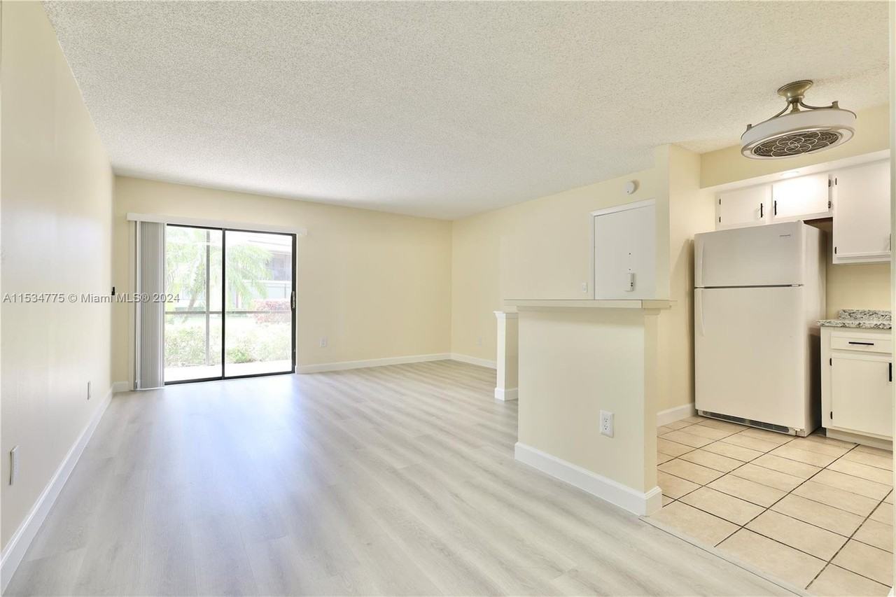 10945 W Clairmont Cir #108 - Photo 2 of 8