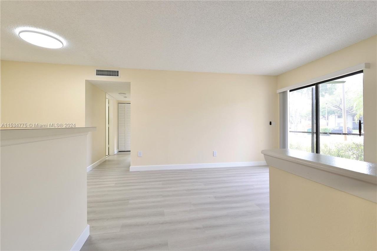 10945 W Clairmont Cir #108 - Photo 3 of 8