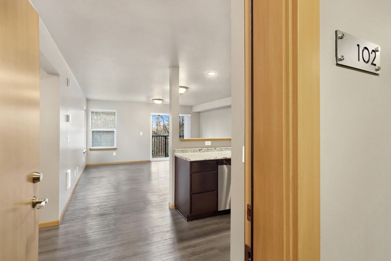 Tremezzo Apartments - Photo 5 of 50