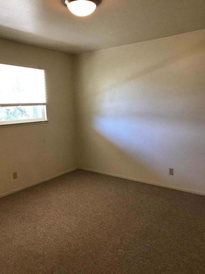 Sierra Vista Apartments - Photo 7 of 10