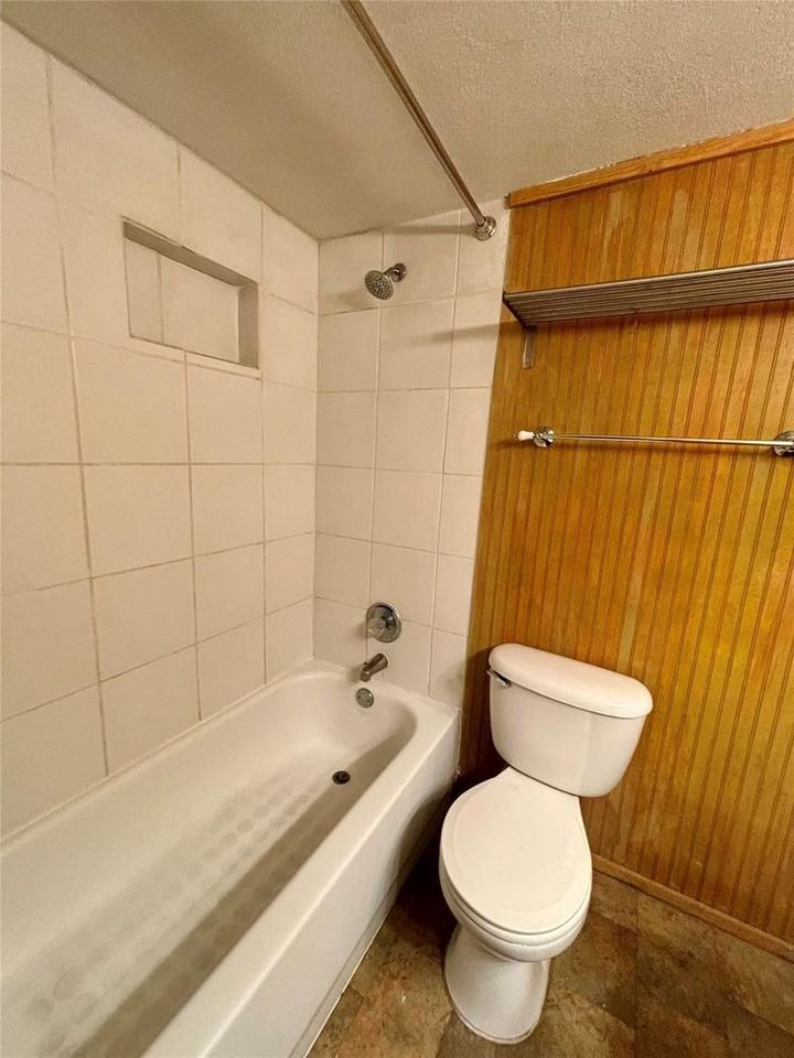 Lakeside Bungalows 1 - Photo 6 of 21