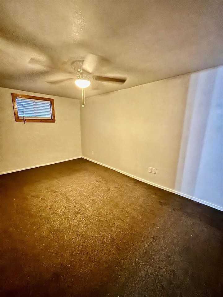 Lakeside Bungalows 1 - Photo 4 of 34