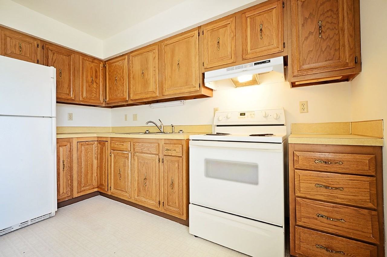 605 19th Avenue SE - Photo 3 of 12