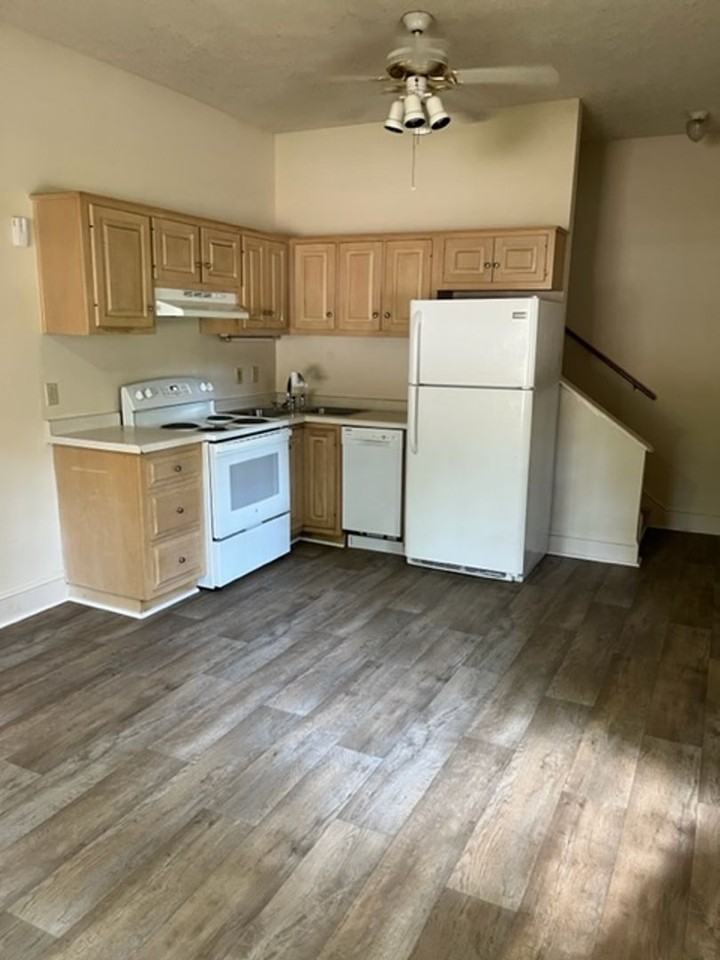 Bloomfield - Photo 3 of 28