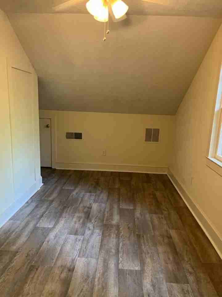 Bloomfield - Photo 6 of 28