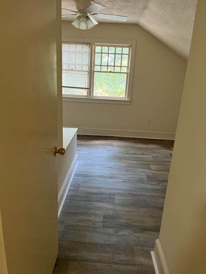 Bloomfield - Photo 7 of 28