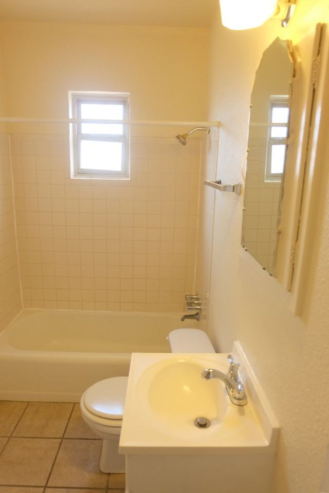 Spacious One Bedroom with Bonus Mud Room - Photo 5 of 6