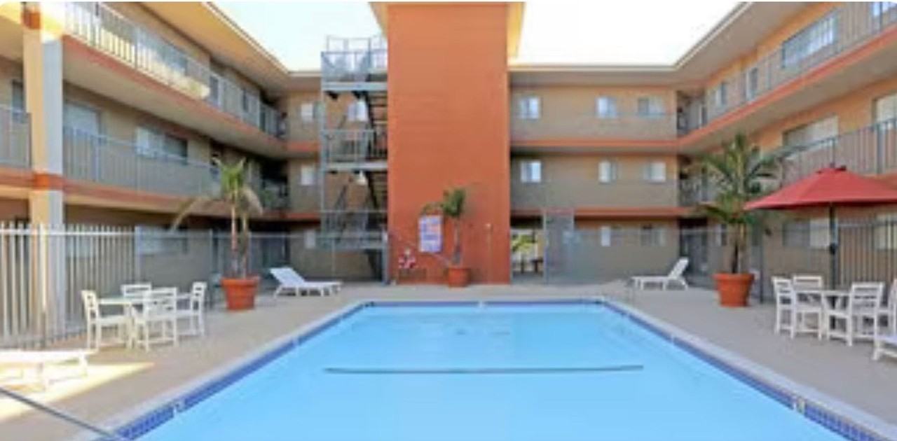 031 - Taylor Manor - Photo 2 of 2