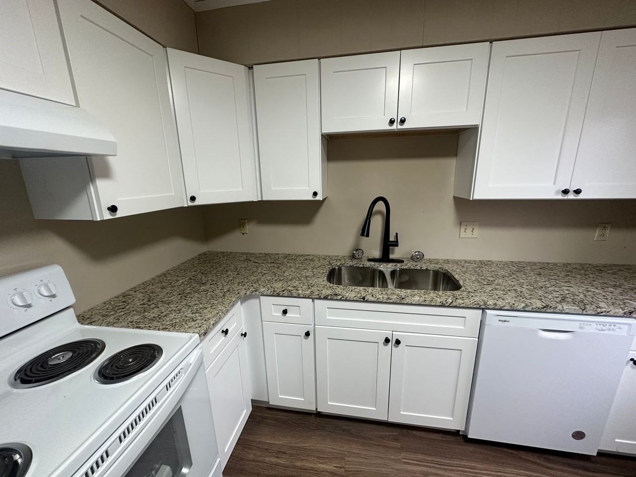 833/835 Glendale Rd. - Photo 2 of 16