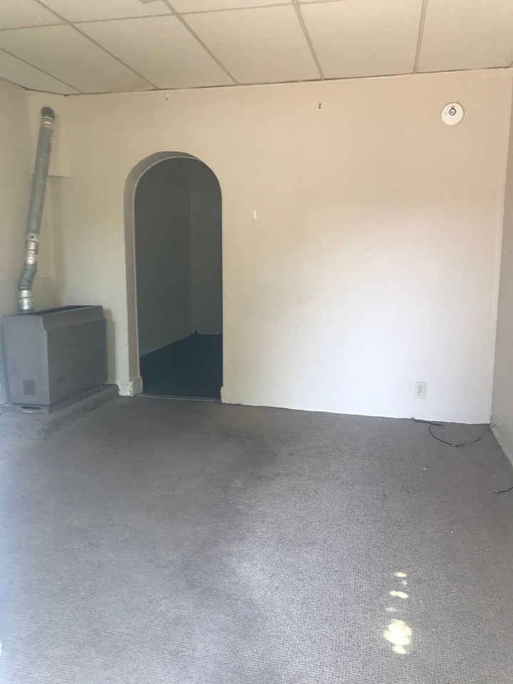 209 S 28th St - Photo 2 of 5