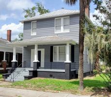 featured image of 612 W Victory Dr