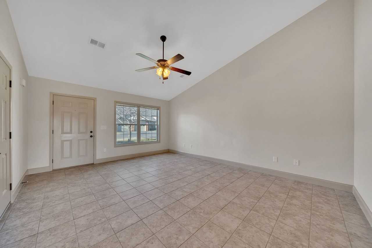 Hillrise Apartments - Photo 6 of 23