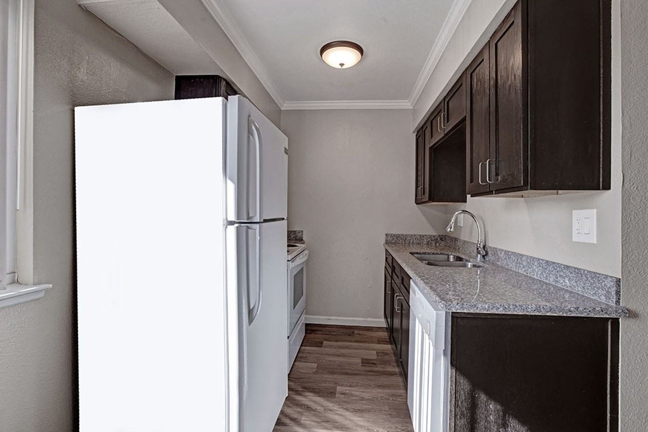 3903 49th Ave. - Photo 7 of 28