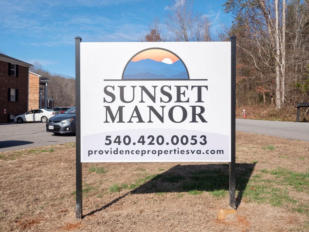 Sunset Manor Apartments - Photo 2 of 36