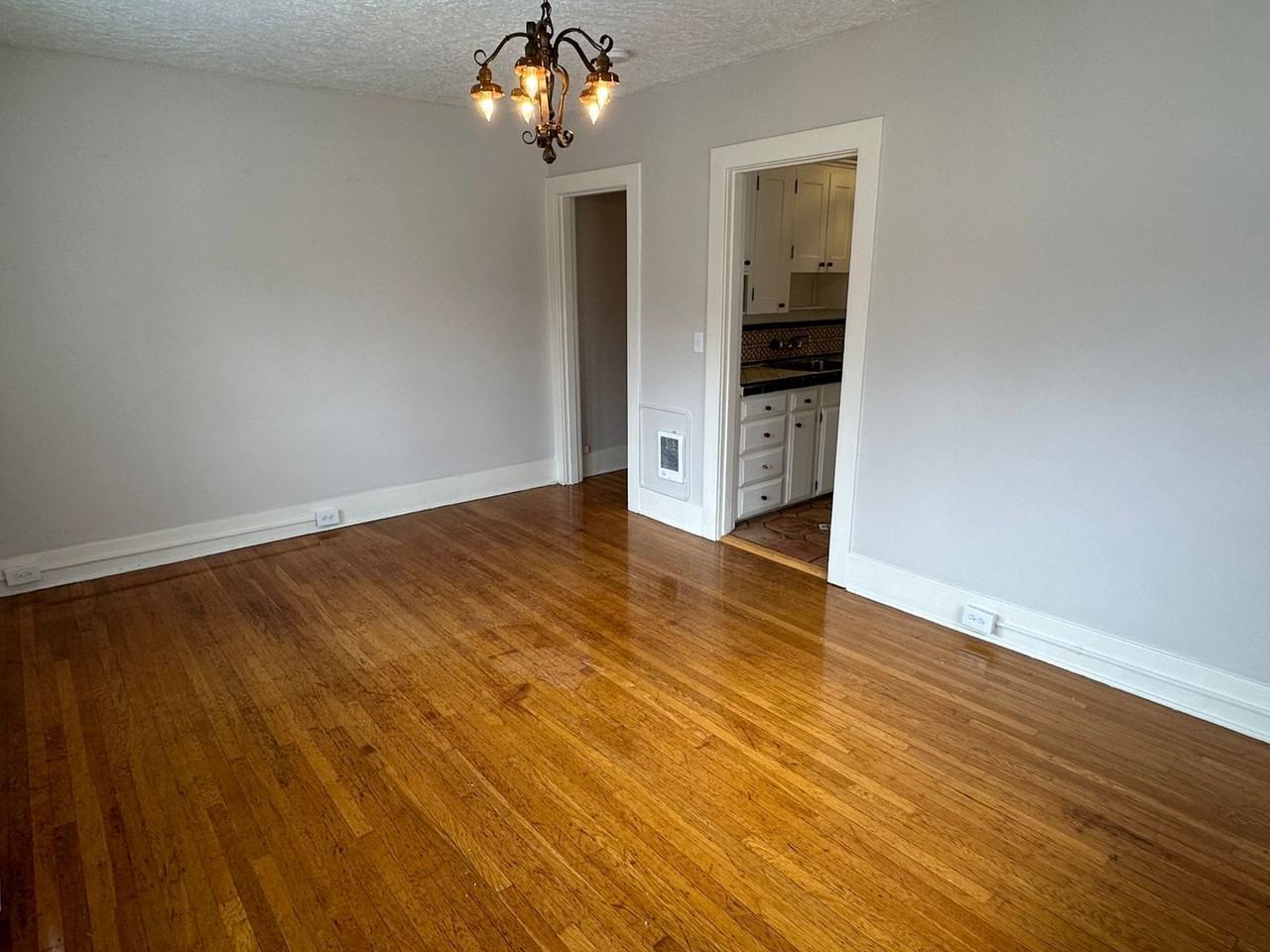 Santa Monica Apartments - Photo 5 of 19