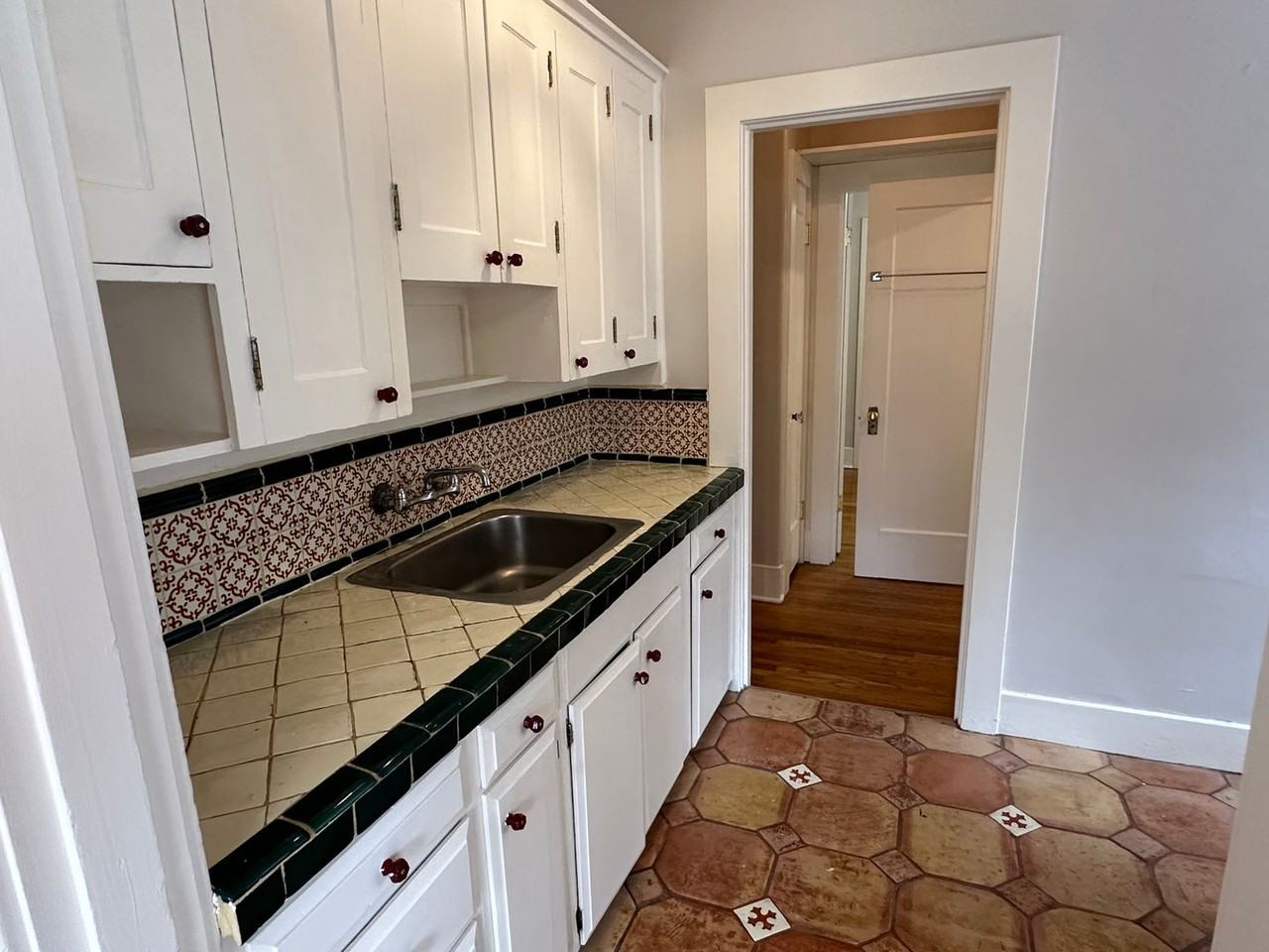 Santa Monica Apartments - Photo 6 of 19