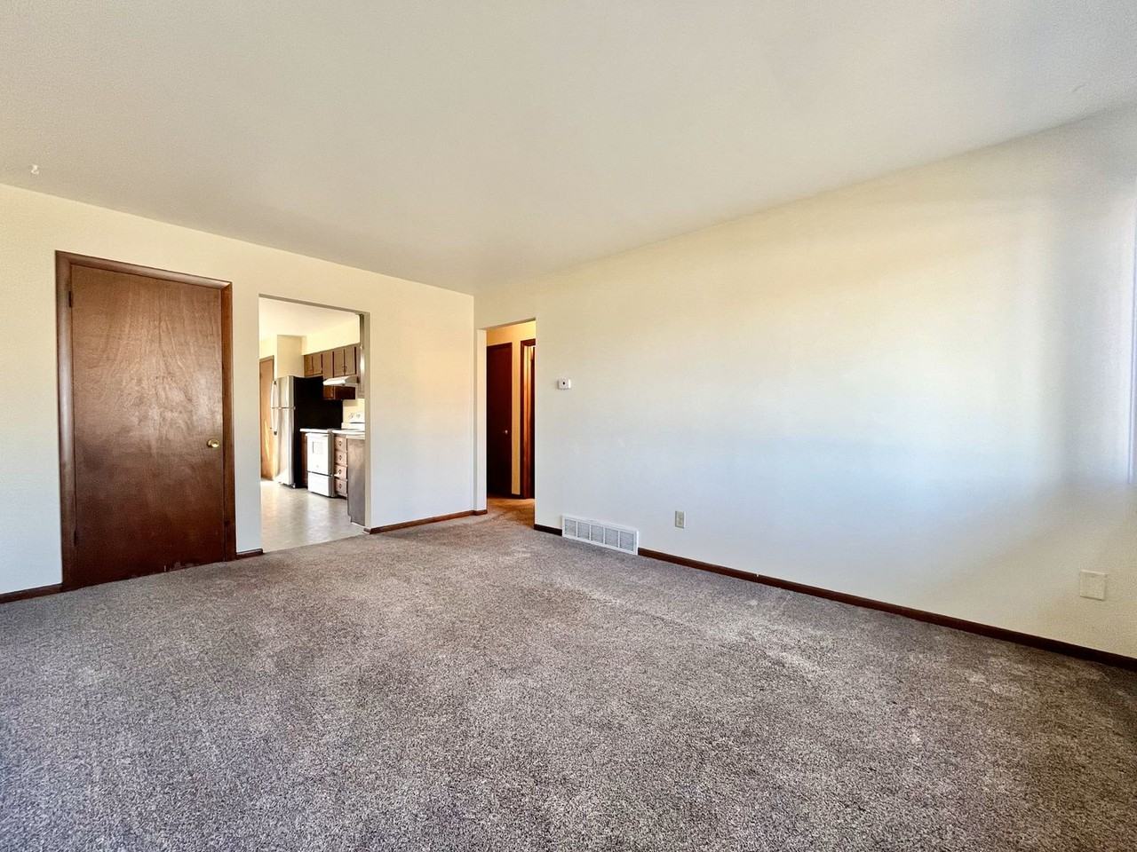 Burlingame 3305-3307 - Photo 3 of 15