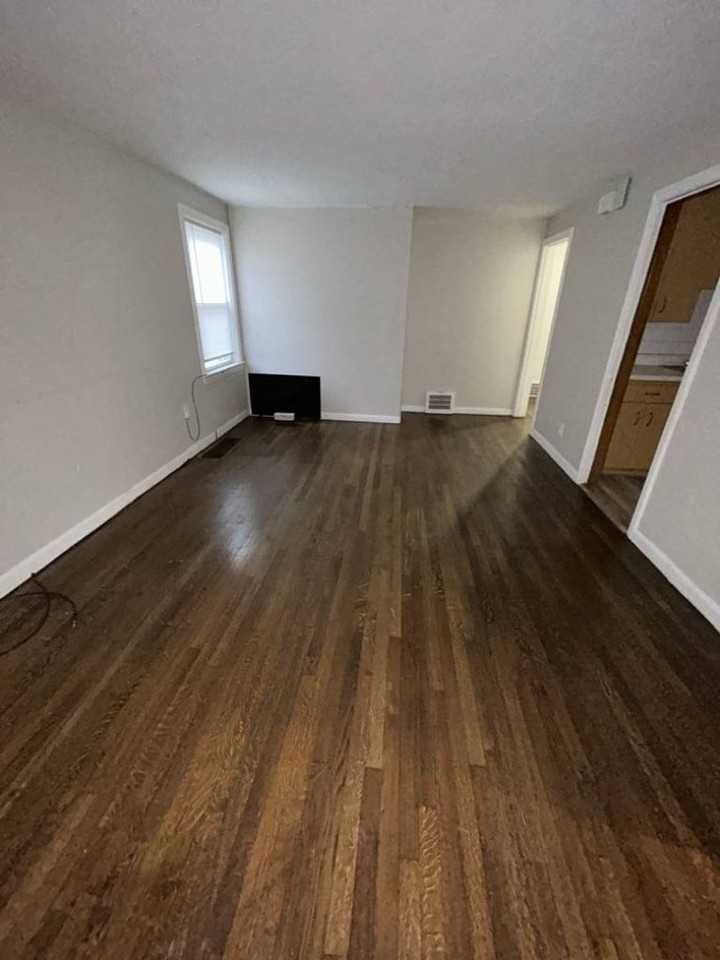 519 E 222 ST - Photo 3 of 11