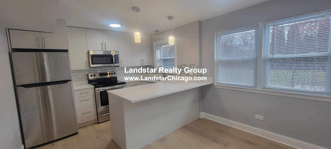 2048 W Summerdale Ave #G - Photo 3 of 12