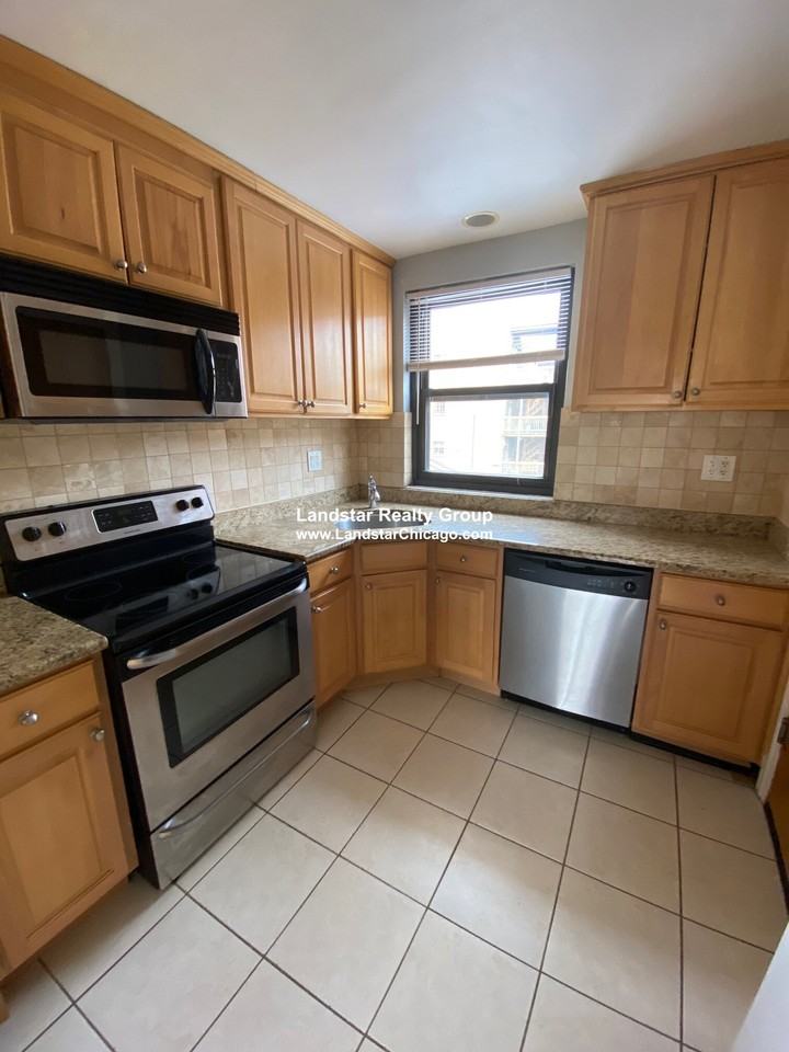 7322 N Ridge Blvd #3W - Photo 2 of 13