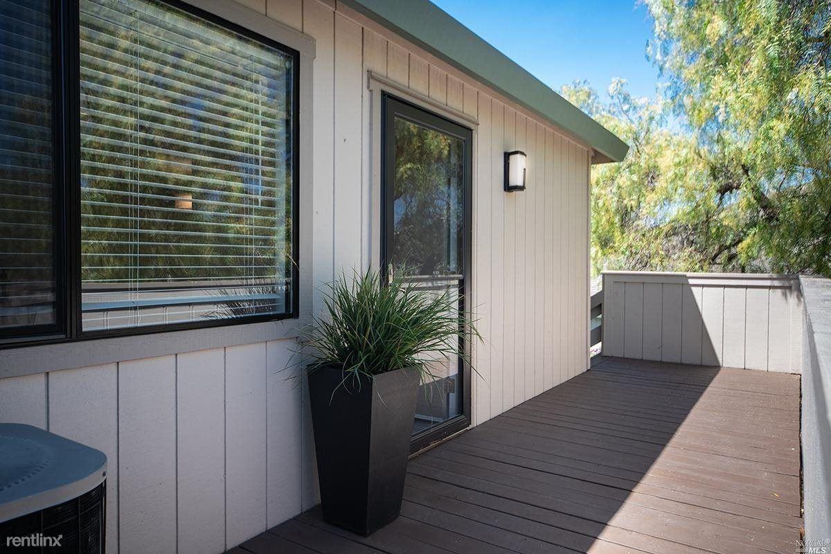 65 Wharf Cir - Photo 3 of 27