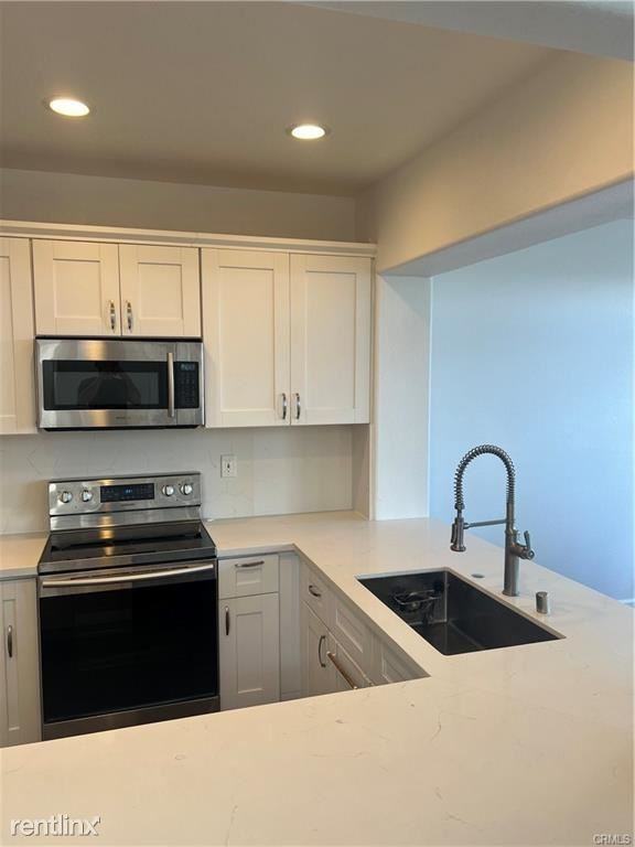 121 Dover Pl #121 - Photo 2 of 16