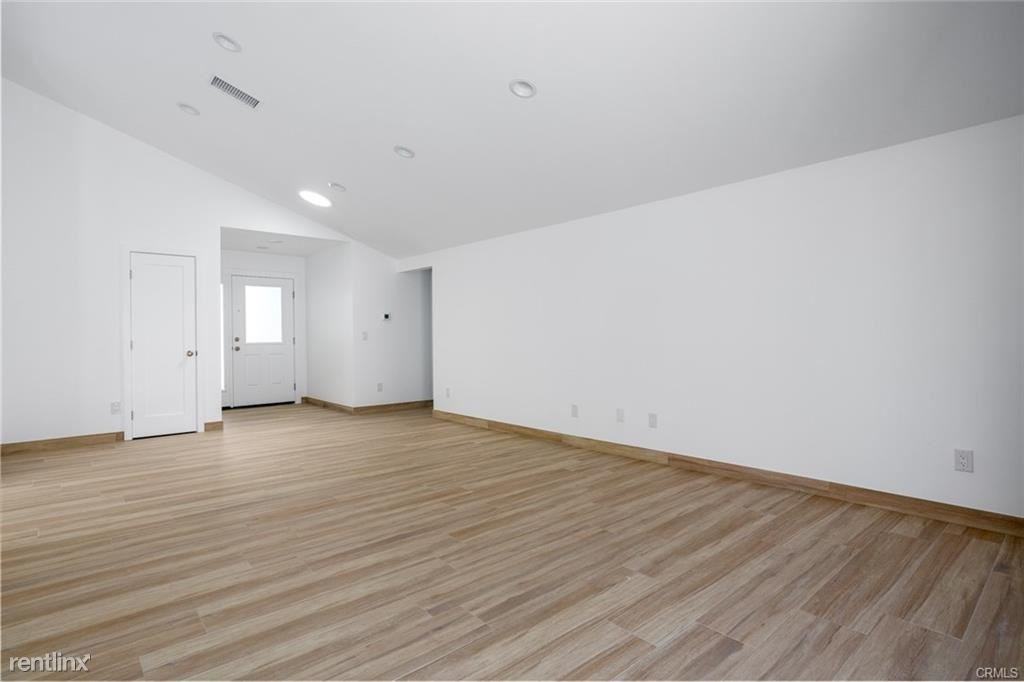 3410 S Woodland Pl - Photo 2 of 17