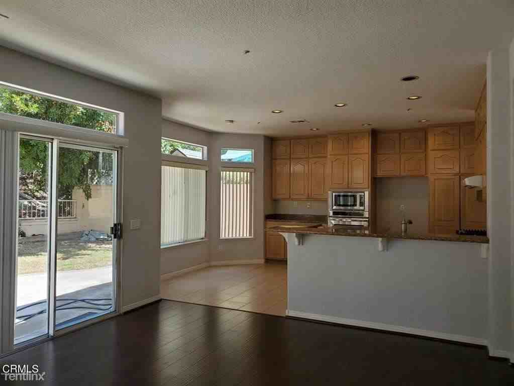 980 Calle Del Pacifico - Photo 2 of 11