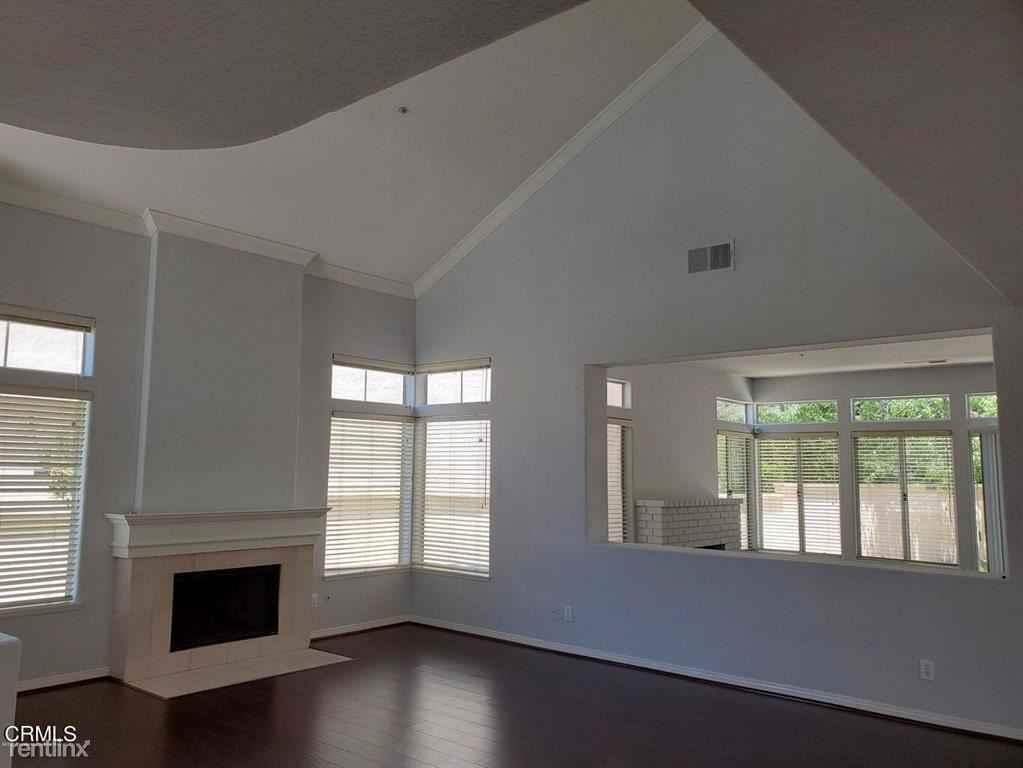 980 Calle Del Pacifico - Photo 3 of 11