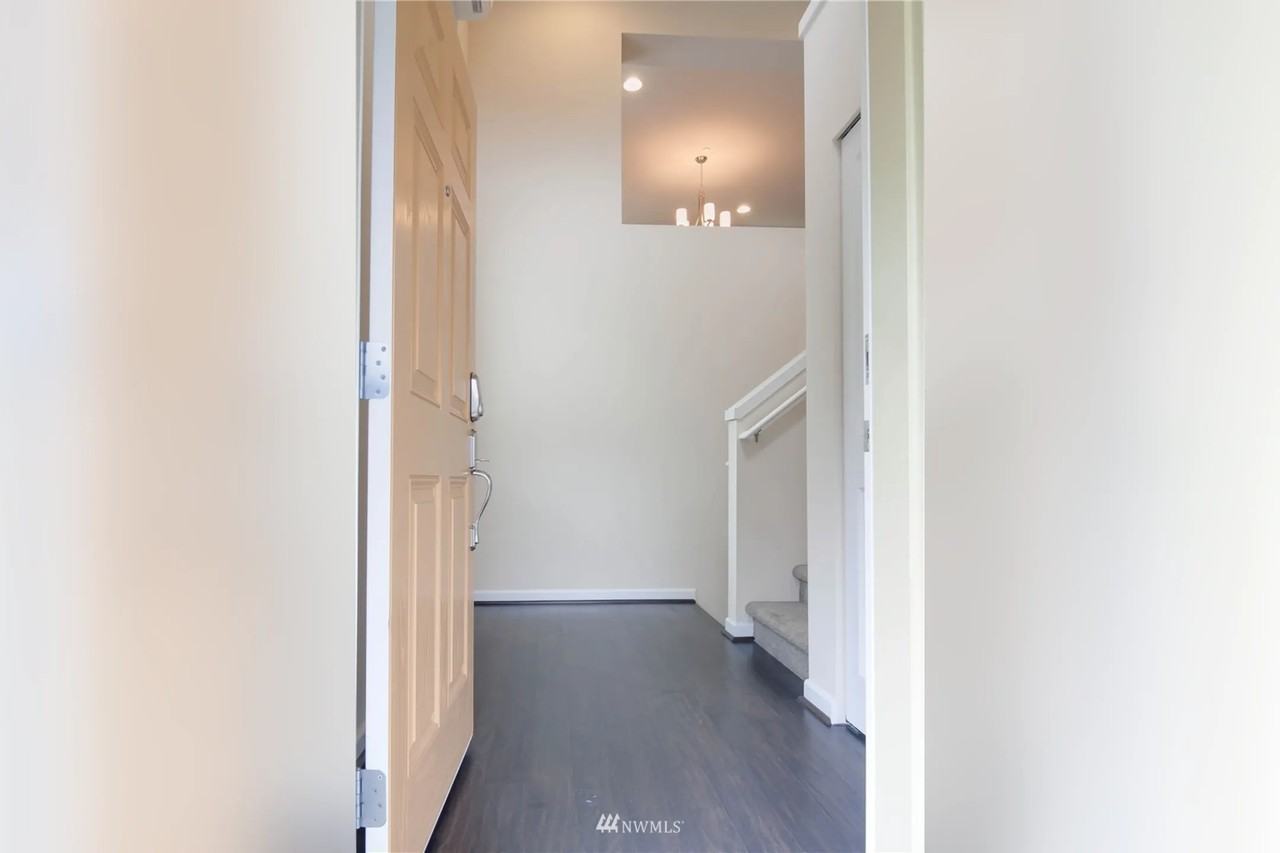 2447 Ne Logan St - Photo 2 of 25