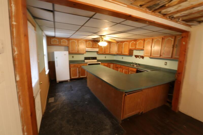 307 N Turnpike St - Photo 3 of 7