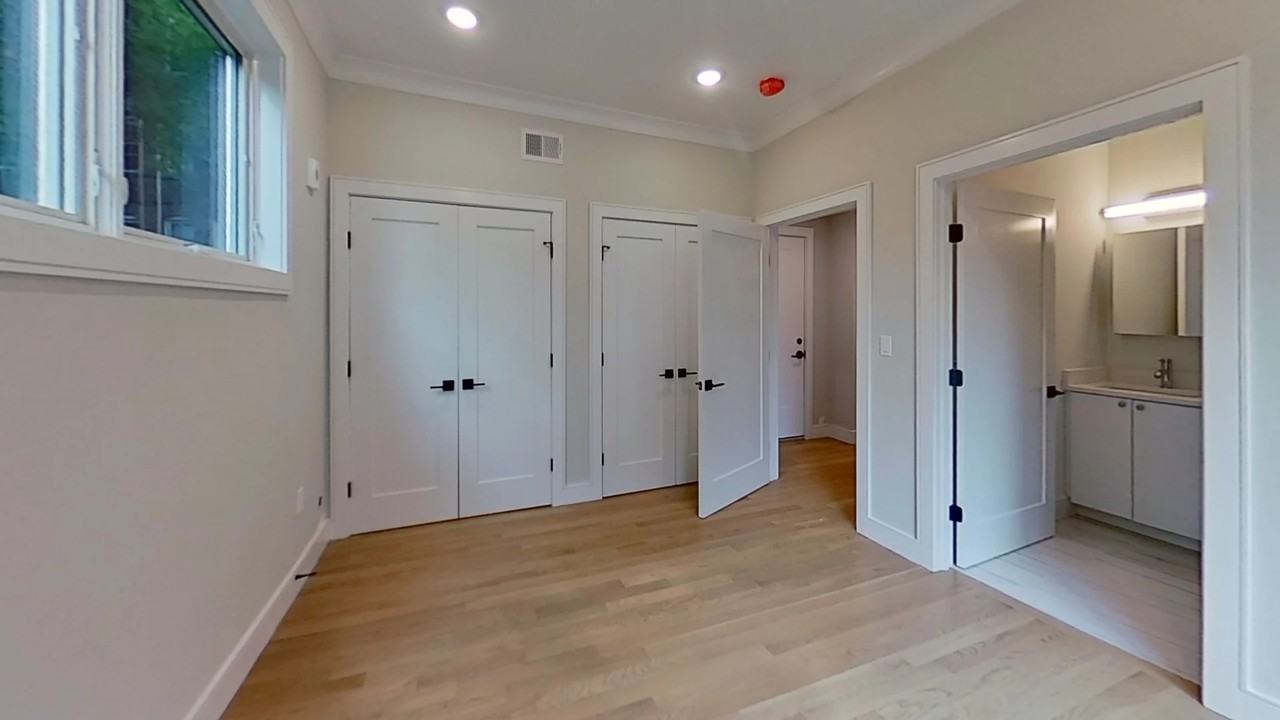 104 Warren St #1 - Photo 4 of 8