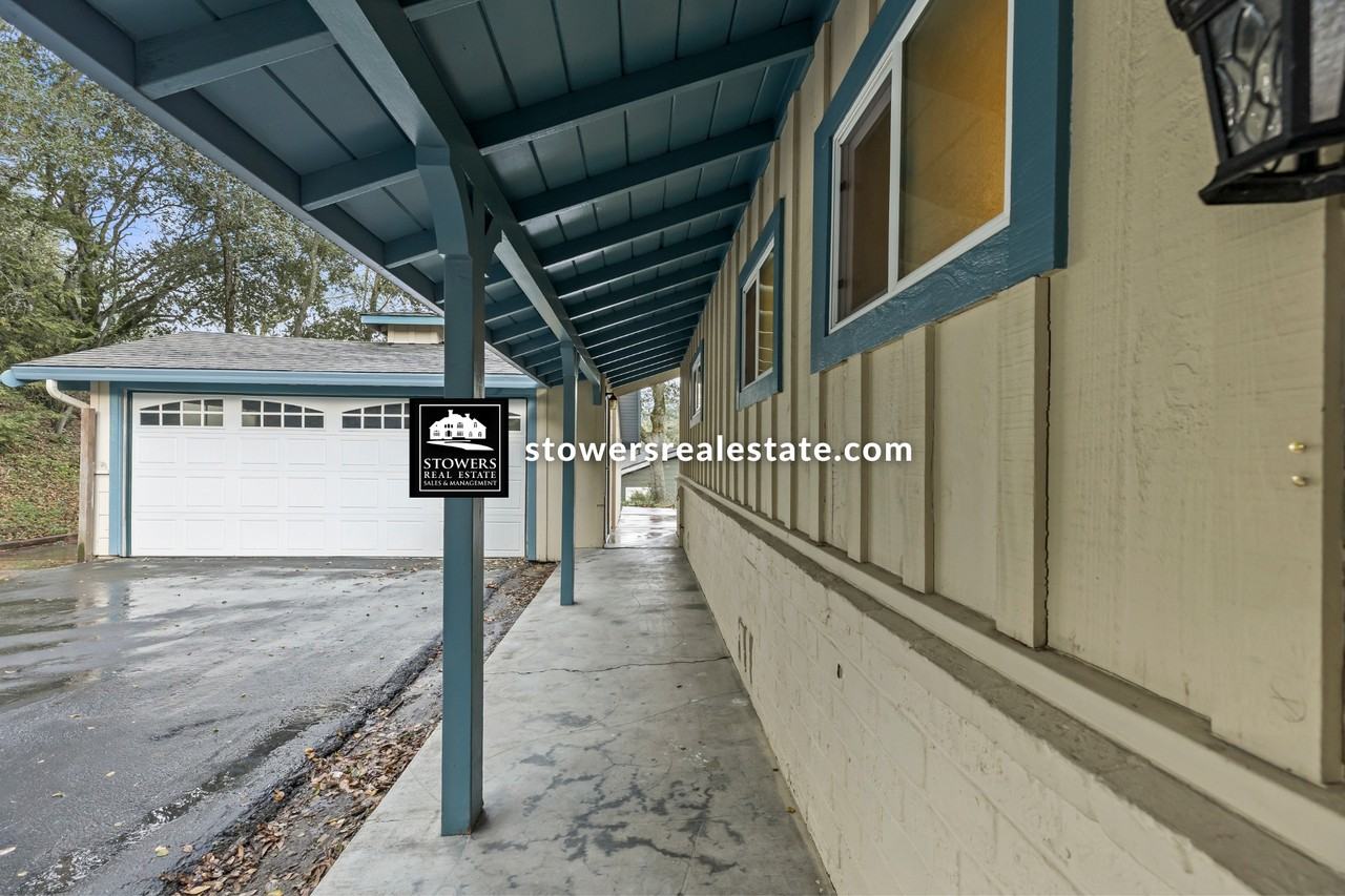 230 Hall Dr - Photo 3 of 39
