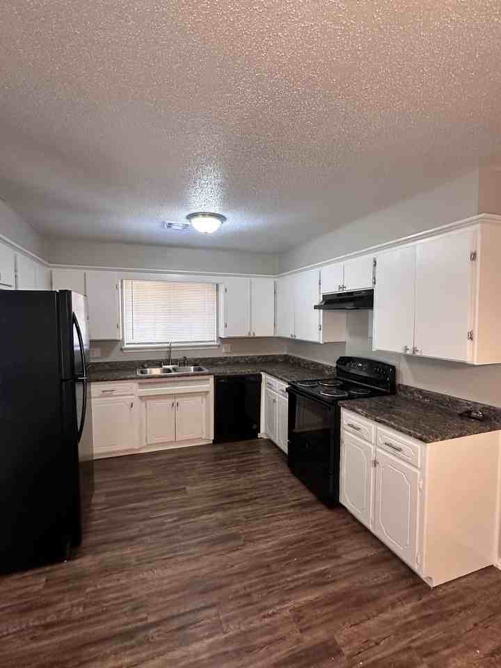 708 N Peniel St - Photo 3 of 10