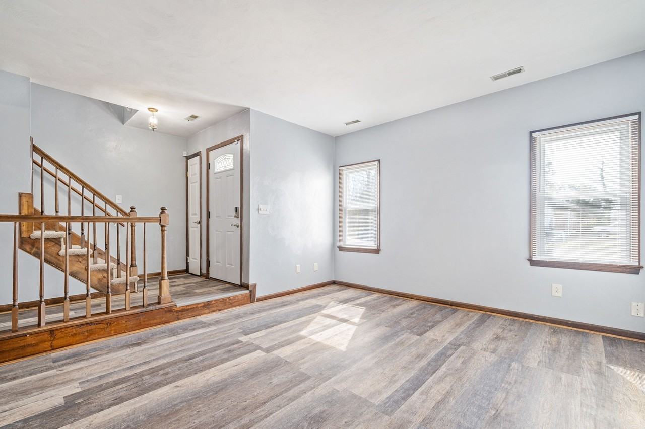 5496 Lynbrook Lndg - Photo 4 of 30