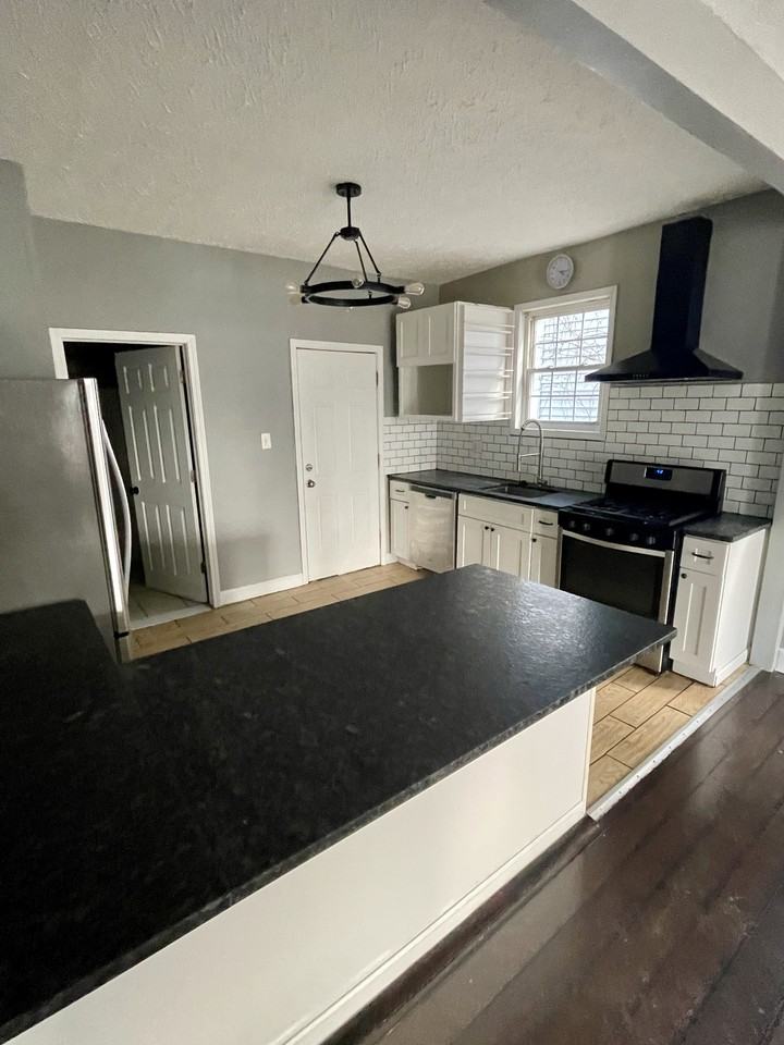 1335 W 61St St - Photo 3 of 16