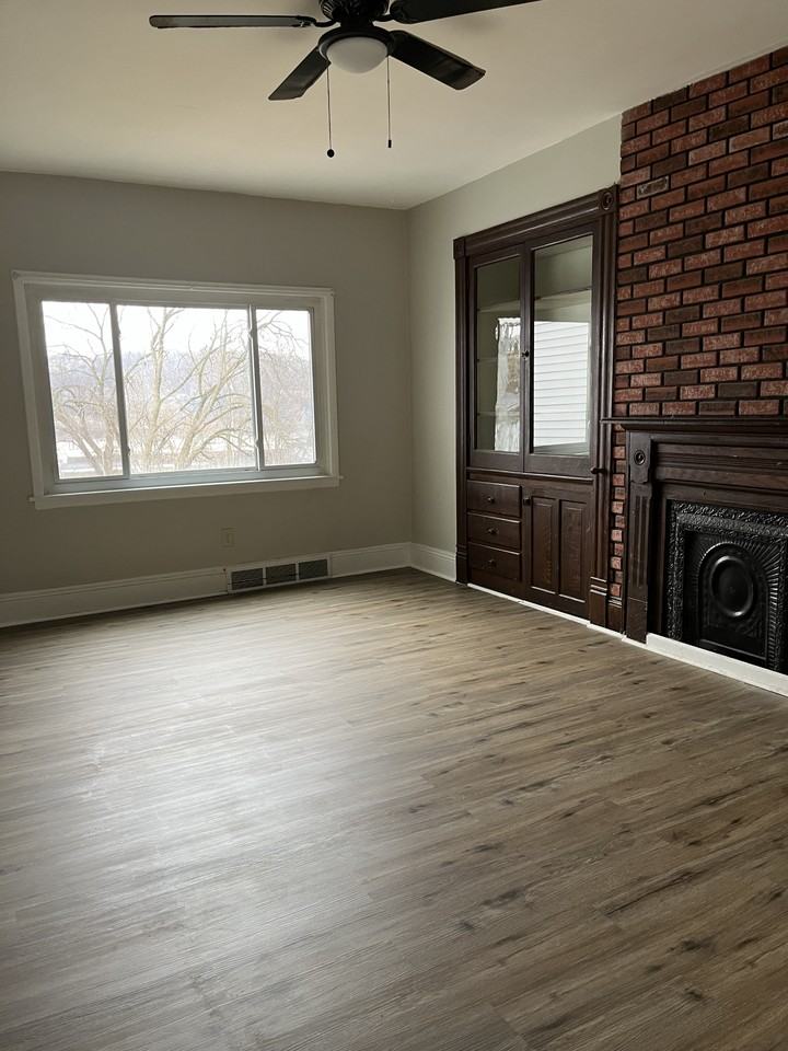 1060 4Th Ave - Photo 3 of 9