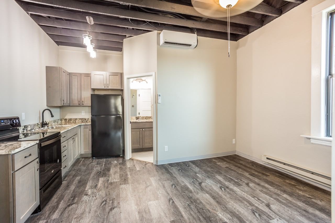 218 E Kemp Ave #4