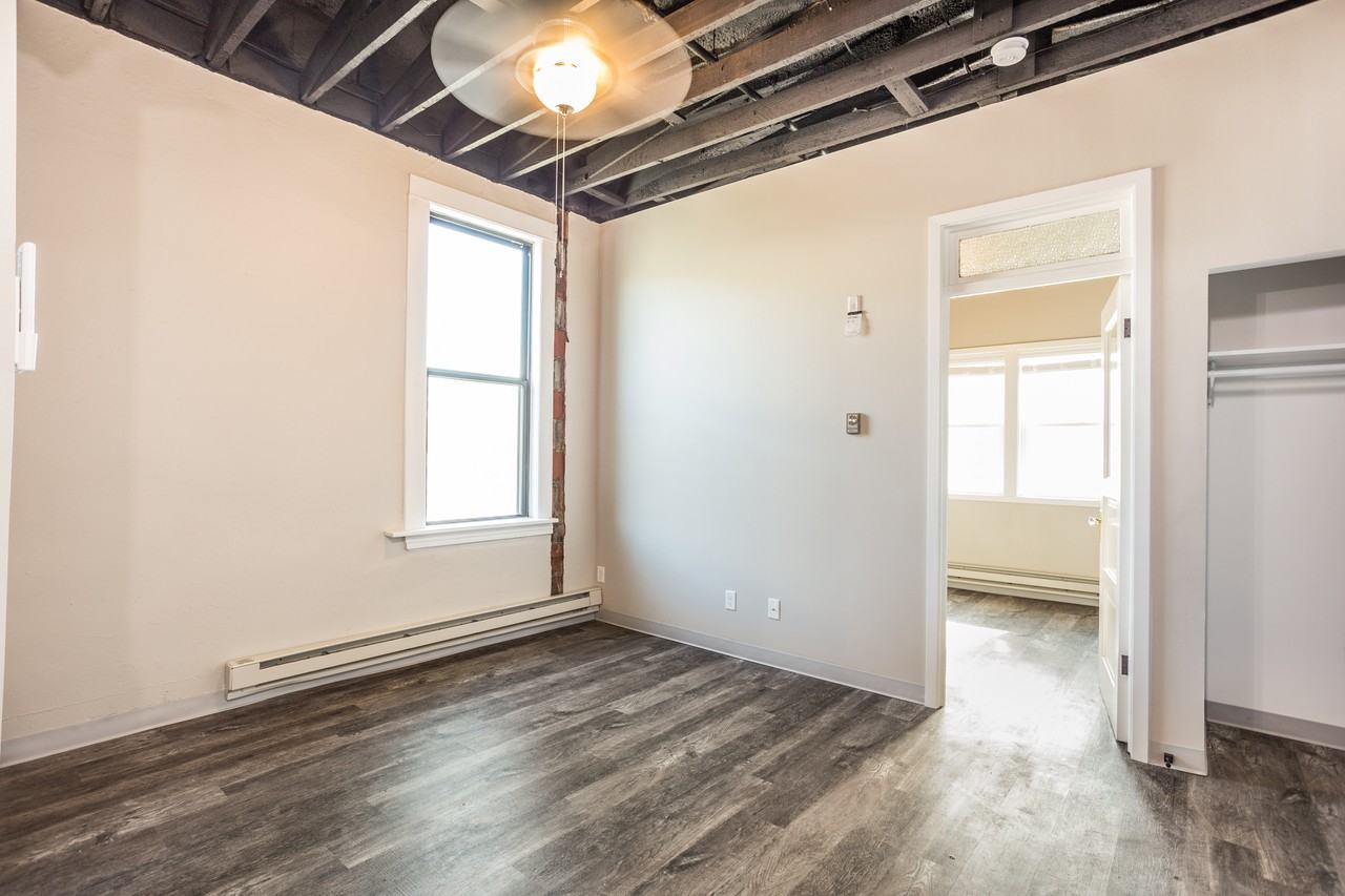 218 E Kemp Ave #4 - Photo 4 of 6