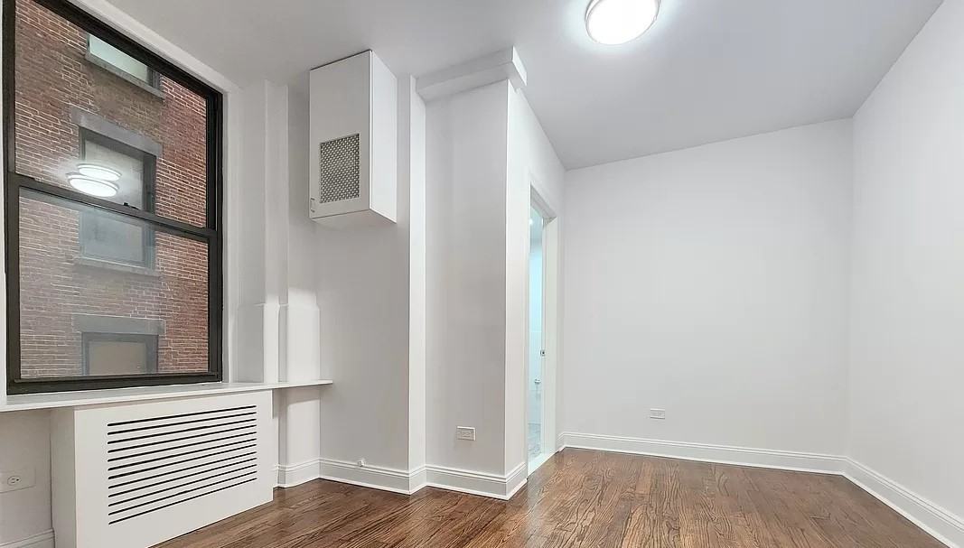 W 58th St #2B - Photo 4 of 11