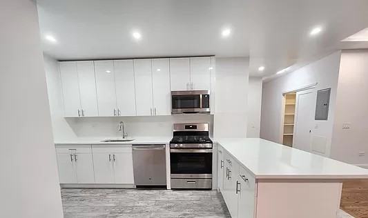 W 58th St #2B - Photo 7 of 11