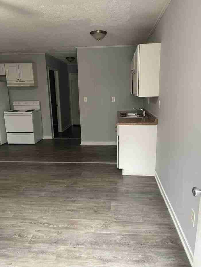 1212 Essex Ave #6 - Photo 2 of 11