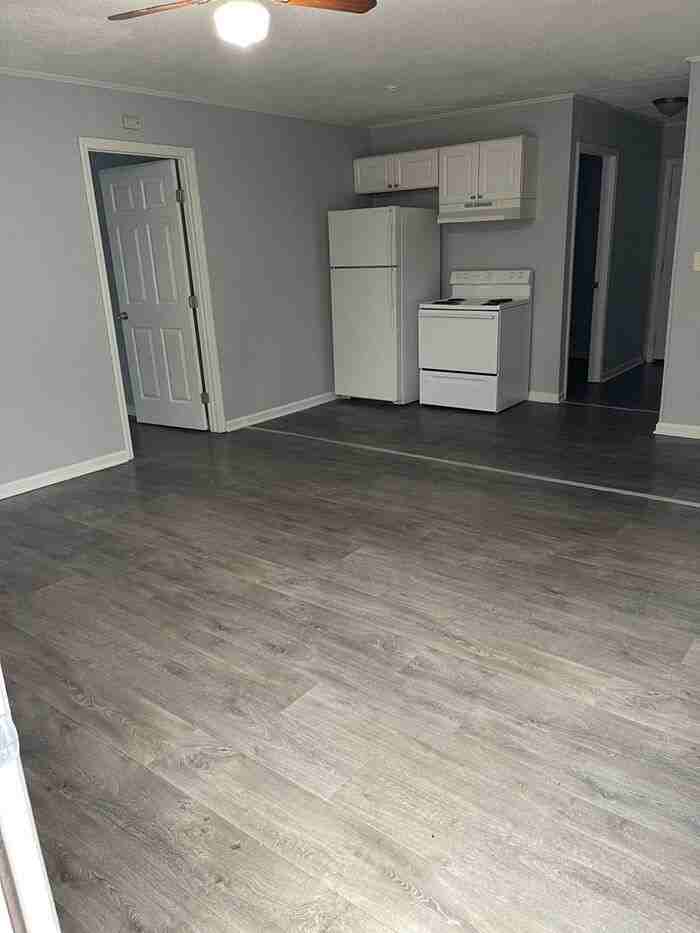 1212 Essex Ave #6 - Photo 3 of 11